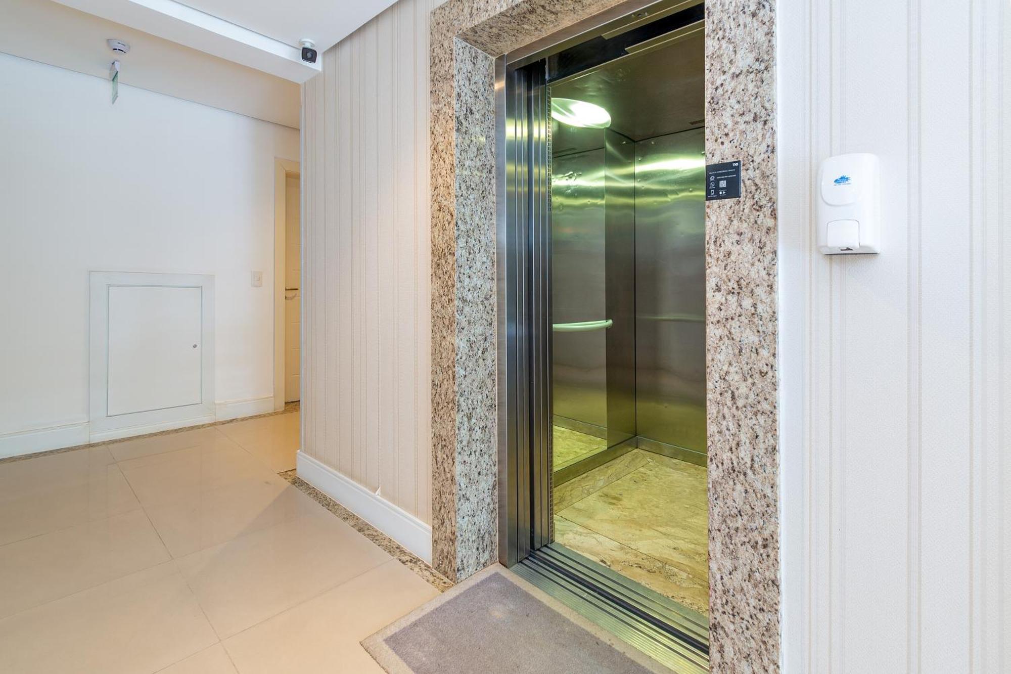Luxuoso Apartamento Central Para 10 Pessoas Gramado Esterno foto
